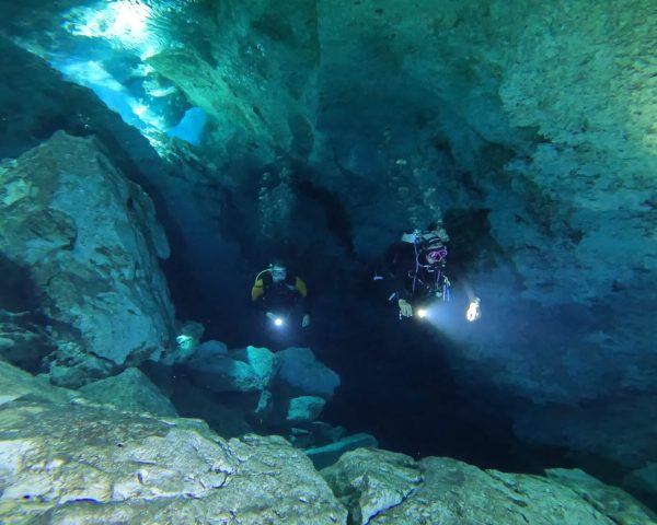 Divers starting their cenote cavern dive
