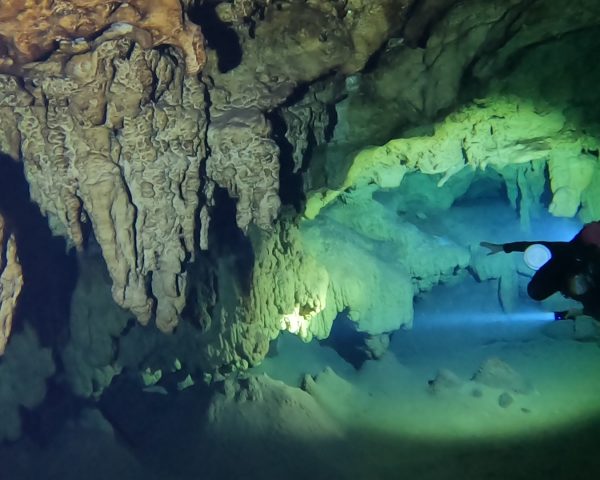 Massive stalactites